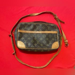 AUTHENTIC Louis Vuitton Monogram Crossbody